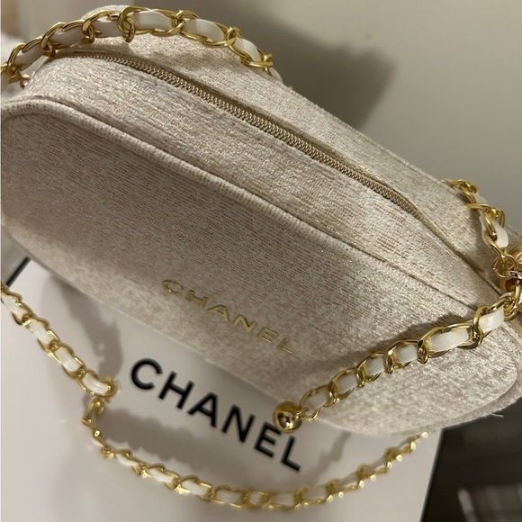 Chanel Cream Crossbody Bag GWP - Picture 2 of 8